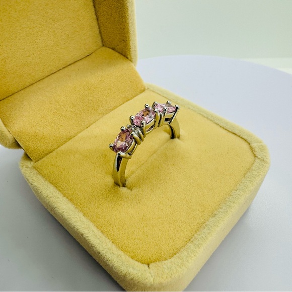 925 Sterling Silver Band with Pink Sapphires – Size 9. Classic & Trendy. - Picture 3 of 7